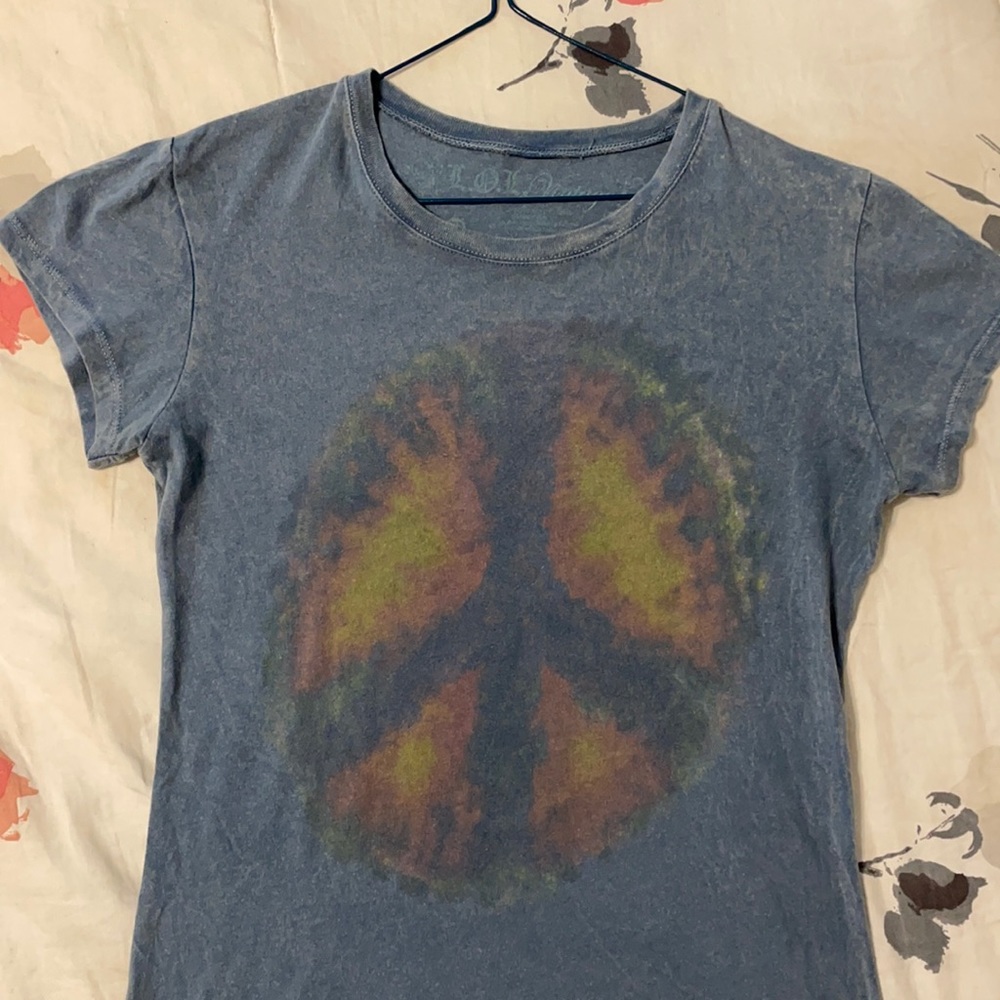 Vintage style tshirt, faded peace sign.